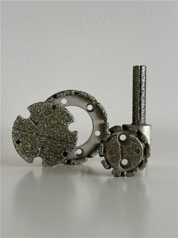 Profissional a trabalhar com ferramentas diamantadas DIAVICE