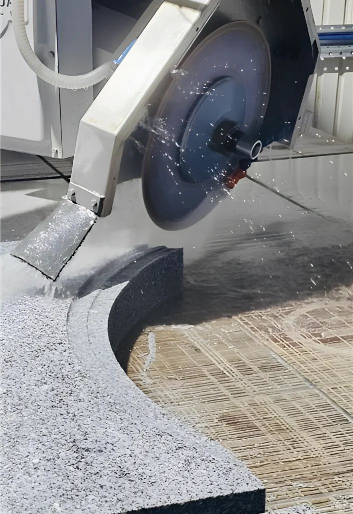 Disco diamantado DIAVICE em operação - corte preciso de pedra natural